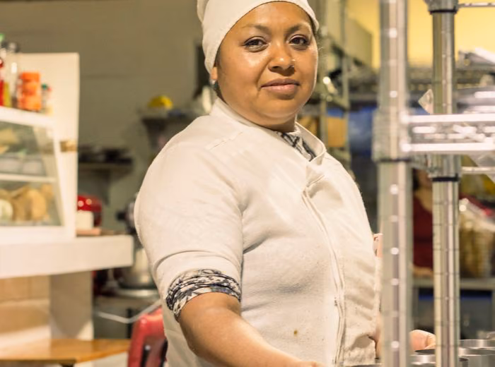 Chef trabajando en la cocina de un restaurante en la Ciudad de México