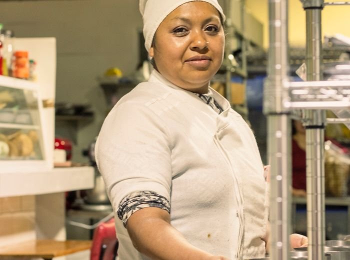 Chef trabajando en la cocina de un restaurante en la Ciudad de México